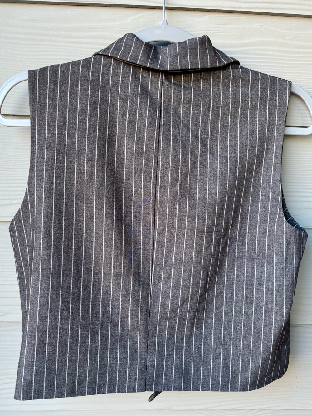 Bailey 44 Gray Pinstripe Cropped Blazer Vest NWT Size S - Picture 3 of 6